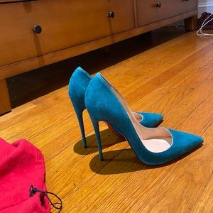 Green suede Louboutin Pigalle pumps mint condition